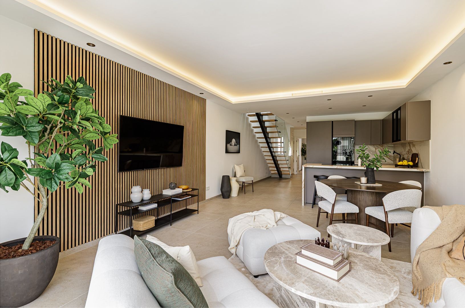 Casa Adosada de 4 Dormitorios y 3 Baños en venta en Nueva Andalucía, Marbella