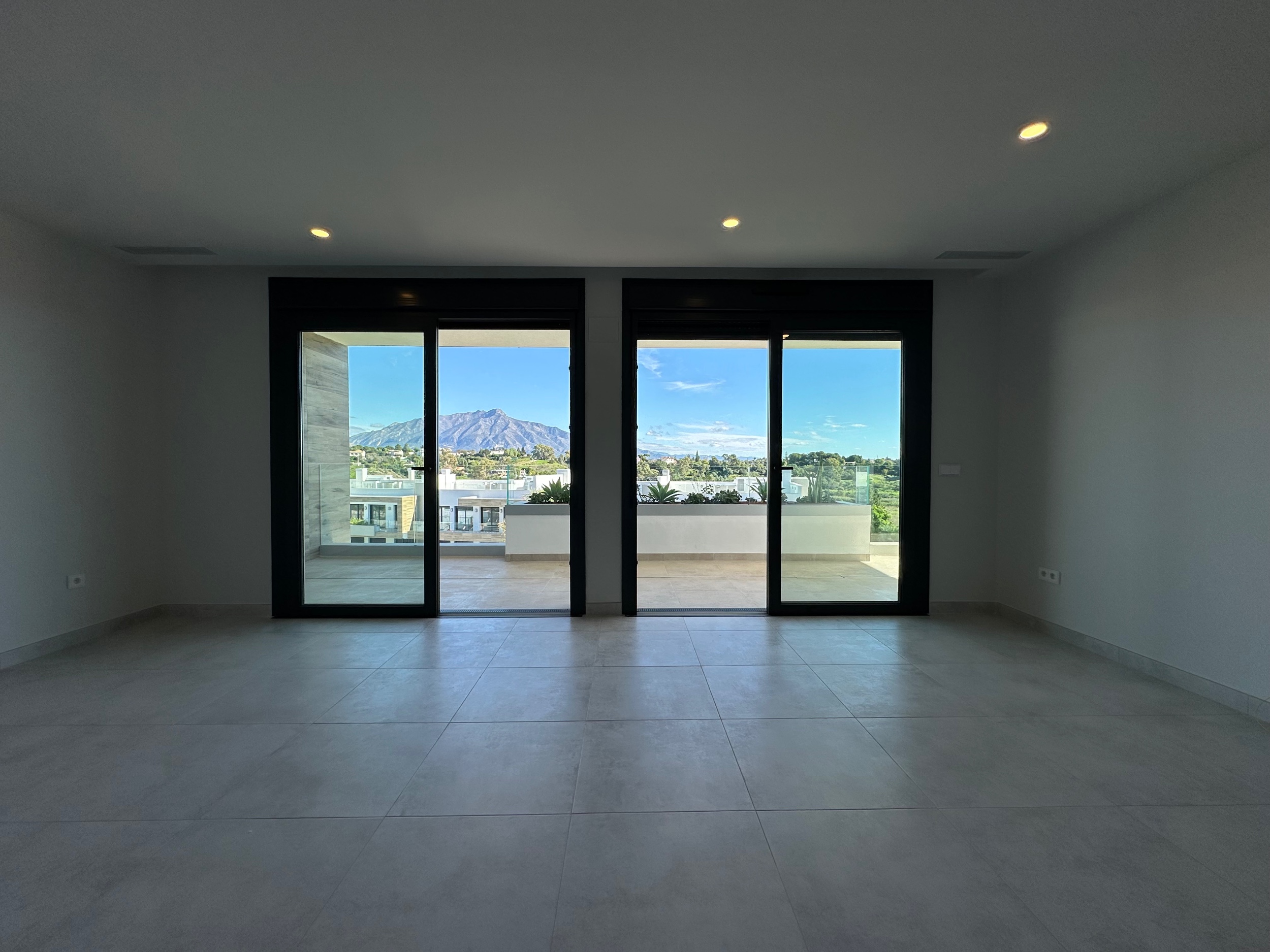 3 спални - Апартамент за продажба в Atalaya, Estepona