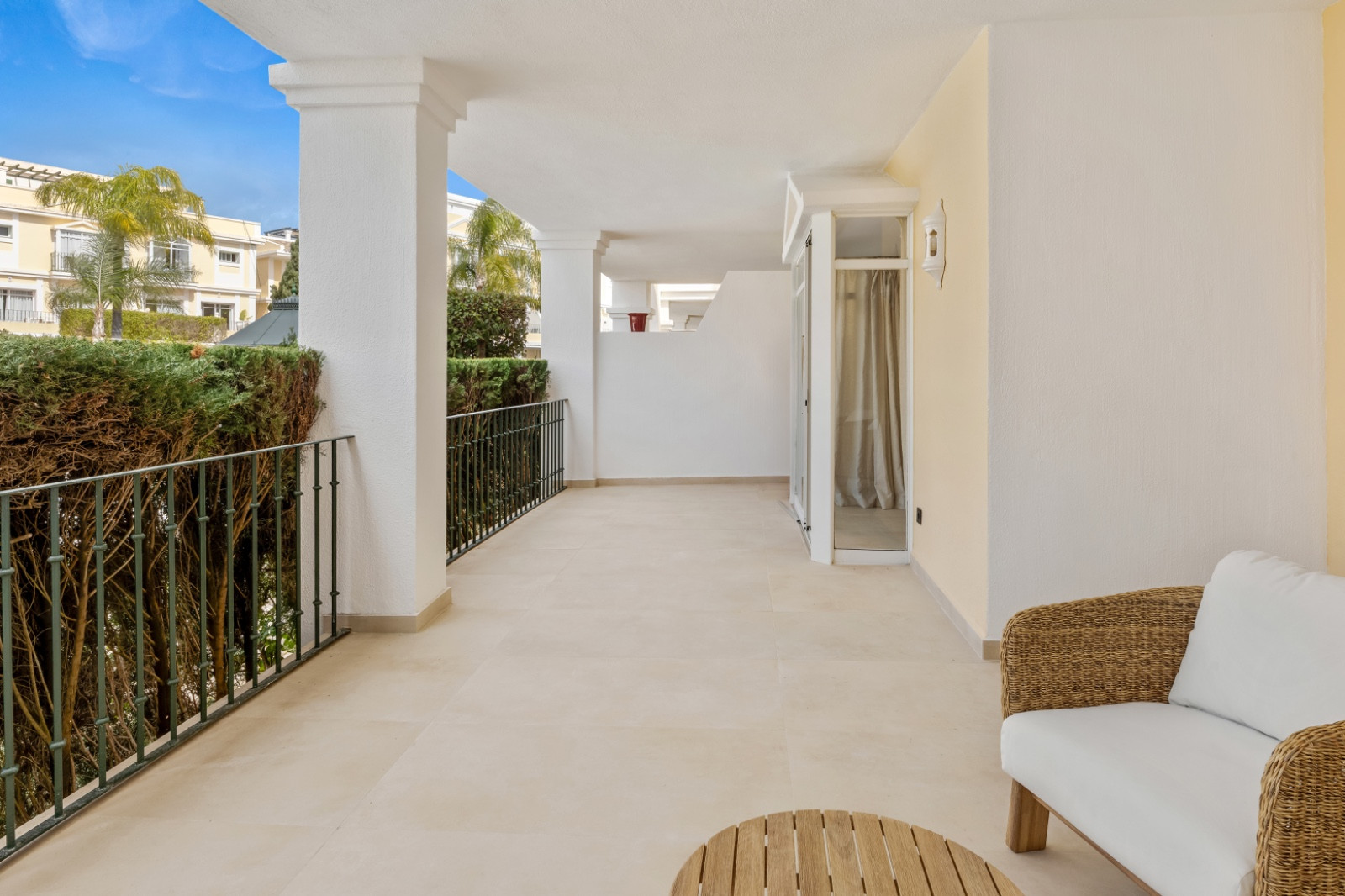 Piso de 3 Dormitorios y 2 Baños en venta en Nueva Andalucía, Marbella