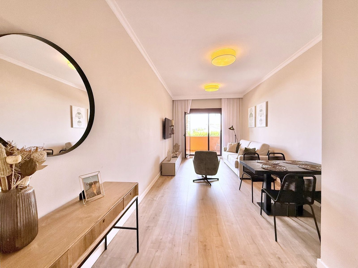 Piso de 2 Dormitorios y 2 Baños en venta en Benahavís