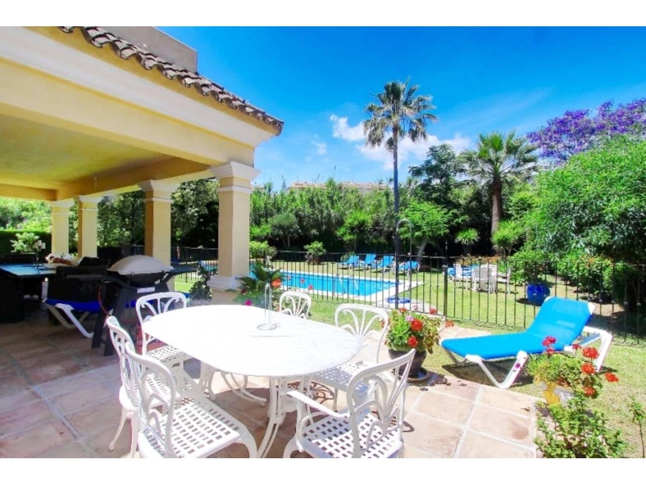 5 Bed - Townhouse for Sale in La Alqueria, Estepona