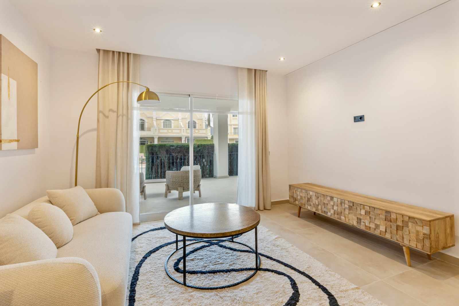 Piso de 3 Dormitorios y 2 Baños en venta en Nueva Andalucía, Marbella