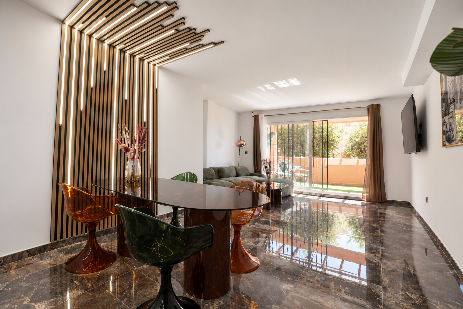 Piso de 3 Dormitorios y 2 Baños en alquiler en Elviria, Marbella
