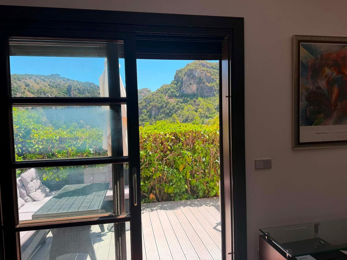 Casa Adosada de 3 Dormitorios y 3 Baños en venta en Benahavís