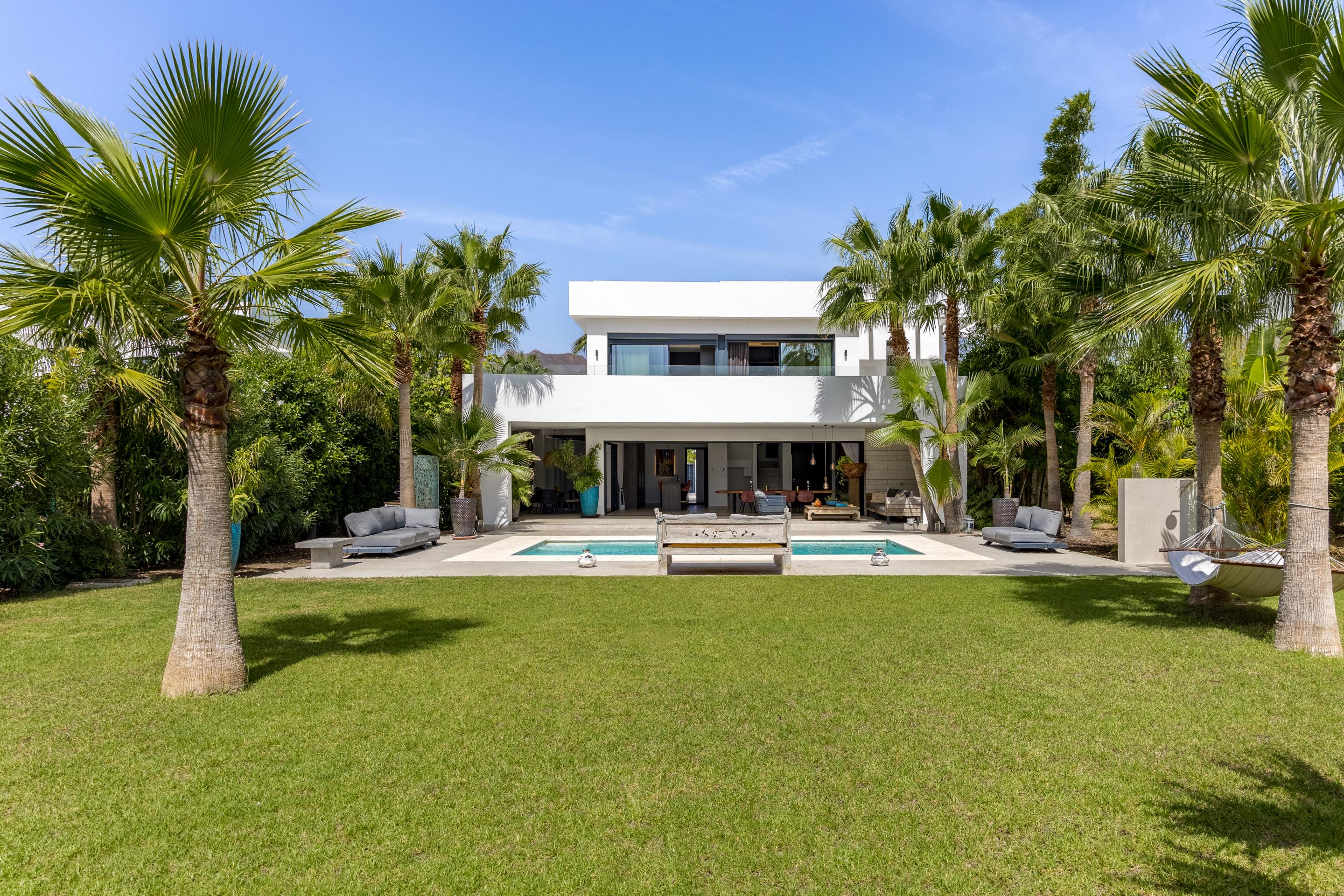 Casa de 4 Dormitorios en venta en Valtocado, Mijas