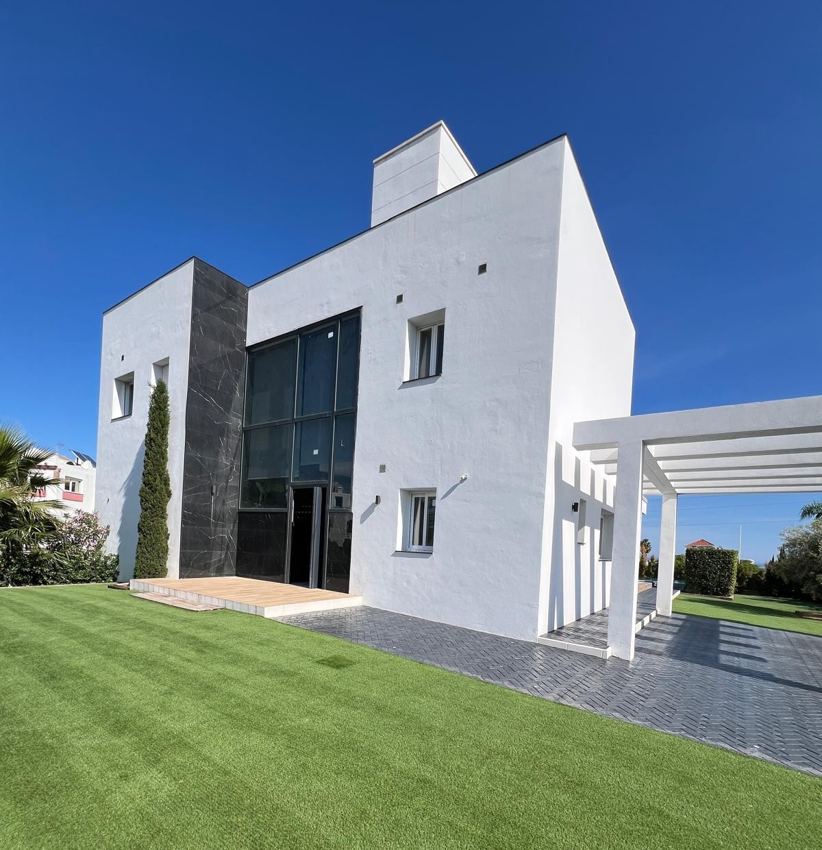 Casa de 5 Dormitorios en alquiler en Cancelada, Estepona