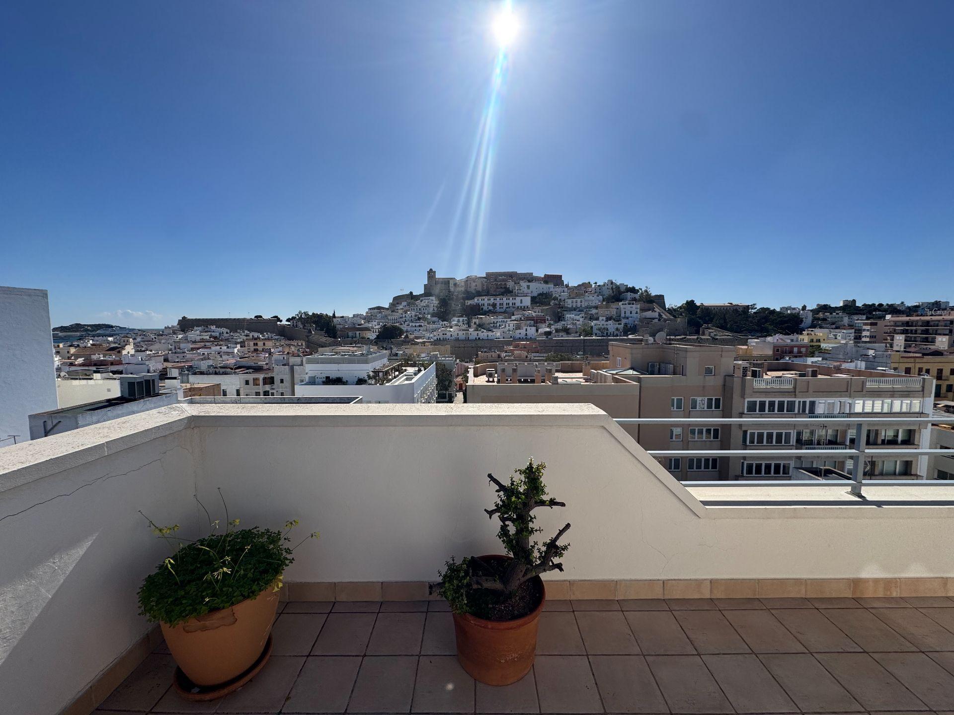 Ático de 4 Dormitorios y 4 Baños en venta en Eivissa