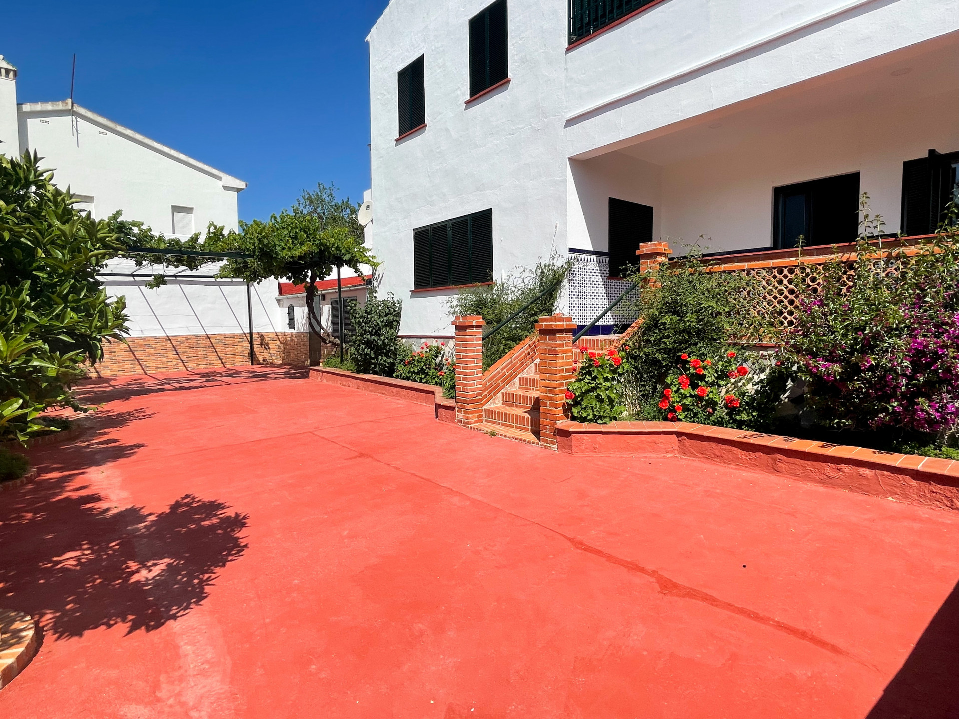 Finca de 6 Dormitorios y 3 Baños en venta en Antequera