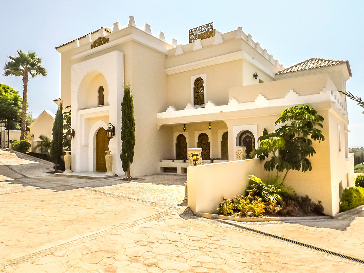 Casa de 7 Dormitorios y 8 Baños en venta en Los Flamingos, Benahavís