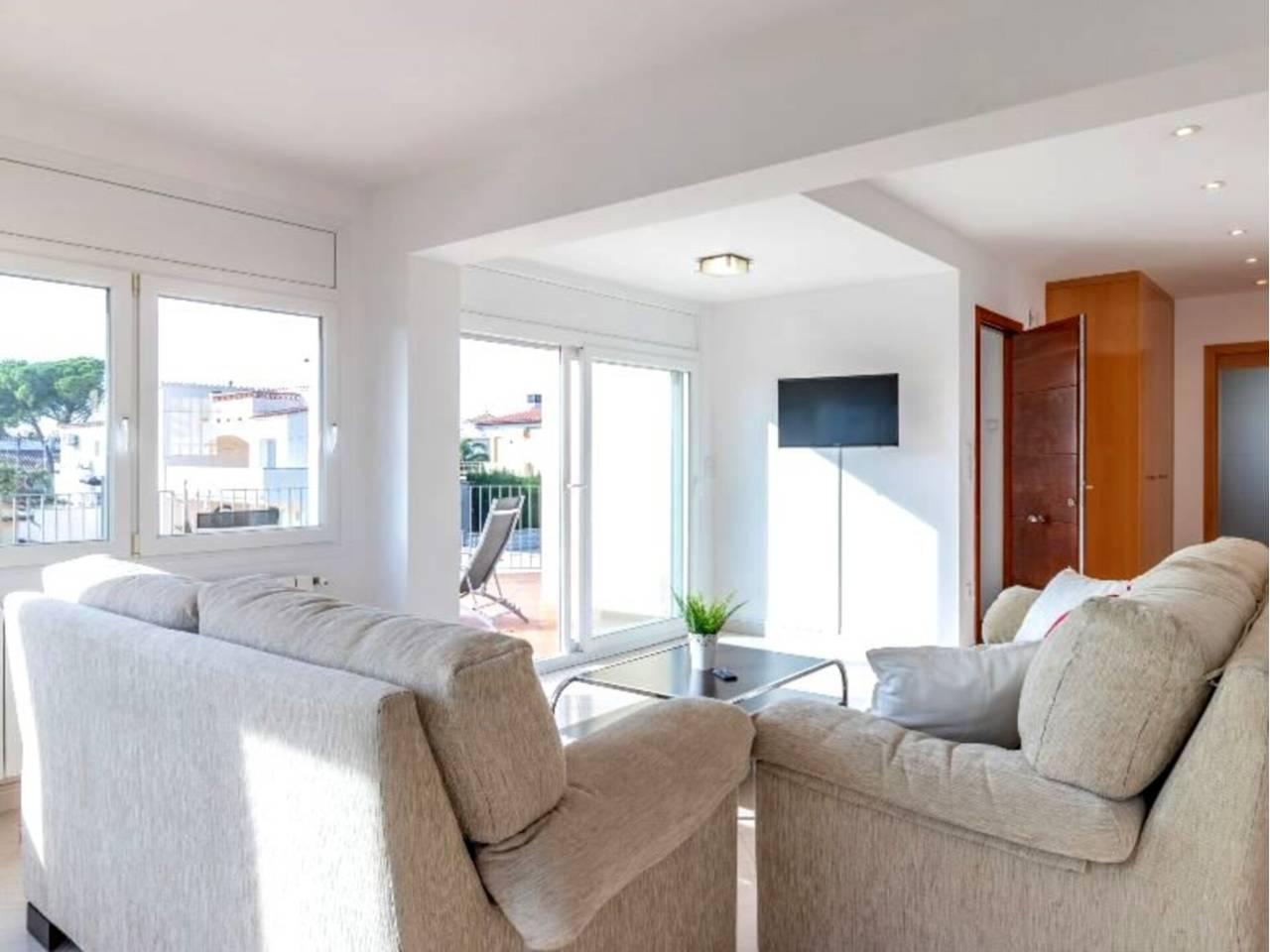 Casa Adosada de 5 Dormitorios y 3 Baños en venta en Empuriabrava