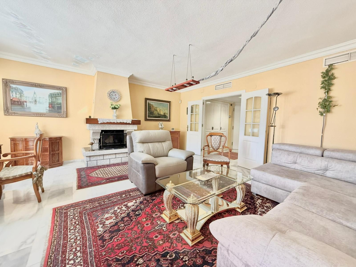 3 Bed - Penthouse for Sale in Las Lagunas de Mijas