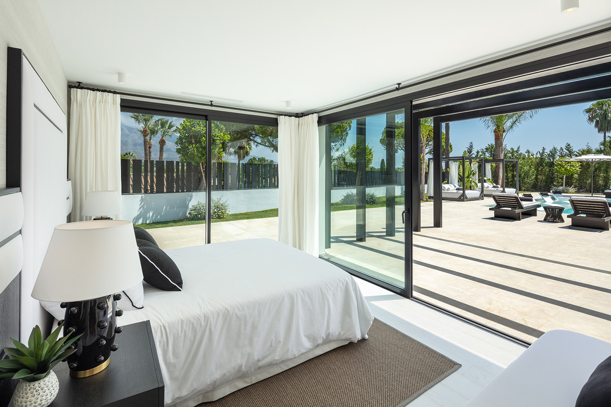 Casa de 5 Dormitorios y 5 Baños en venta en Nueva Andalucía, Marbella