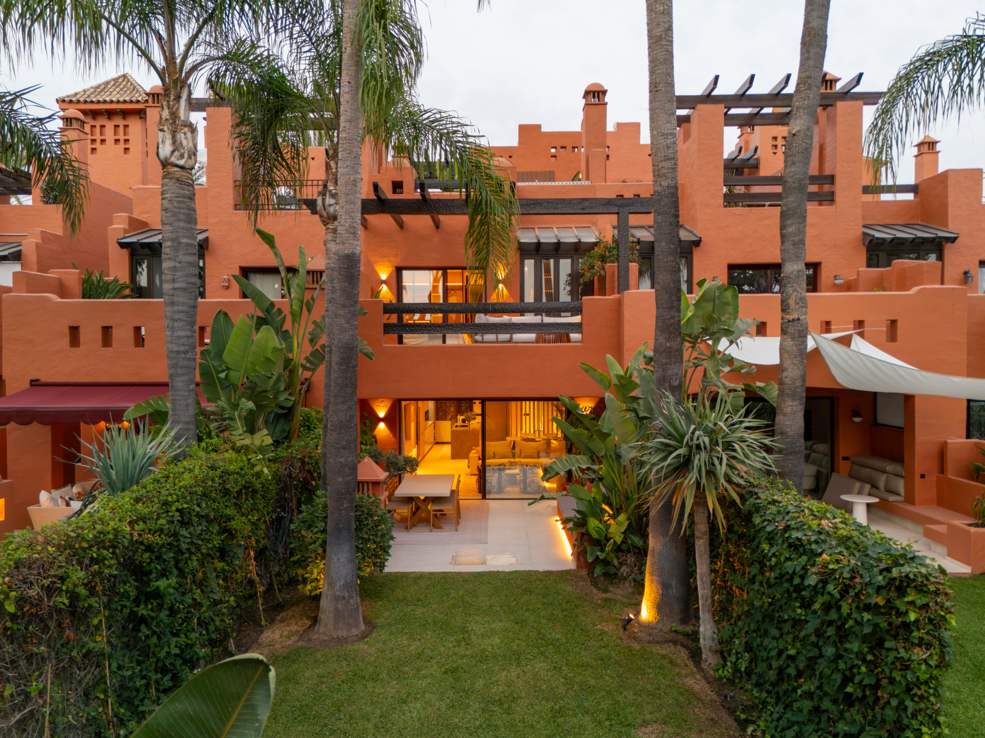 Casa Adosada de 4 Dormitorios y 3 Baños en venta en Milla de Oro, Marbella