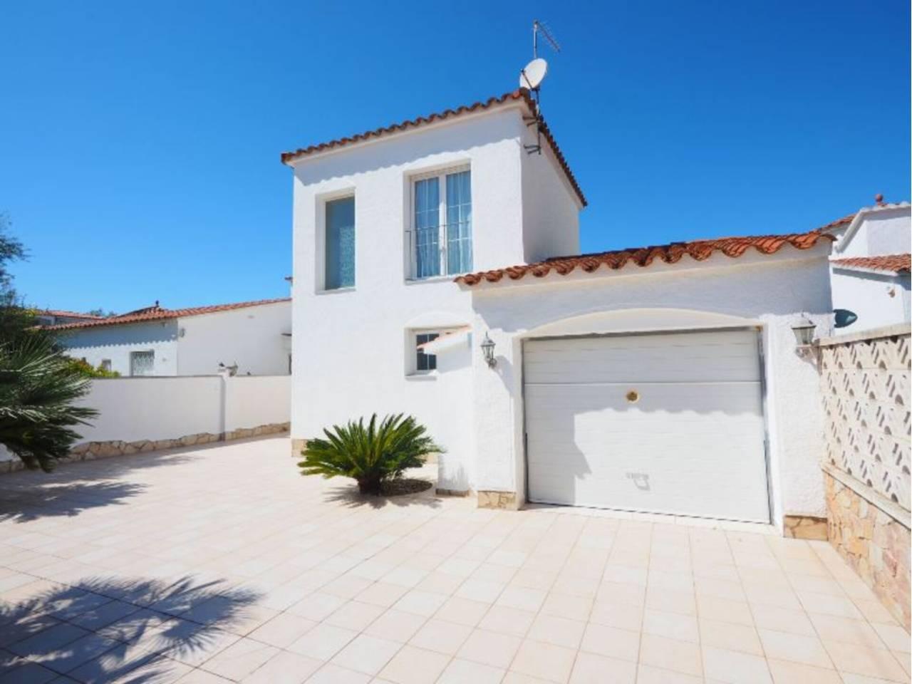 Casa Adosada de 3 Dormitorios en venta en Empuriabrava