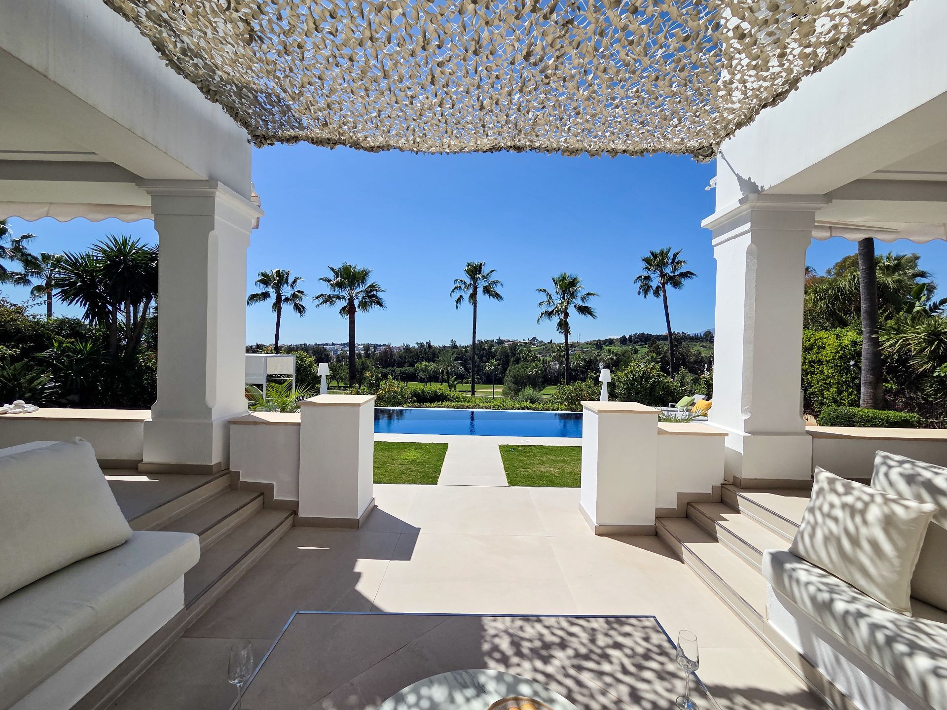 Casa de 5 Dormitorios en venta en Nueva Andalucía, Marbella