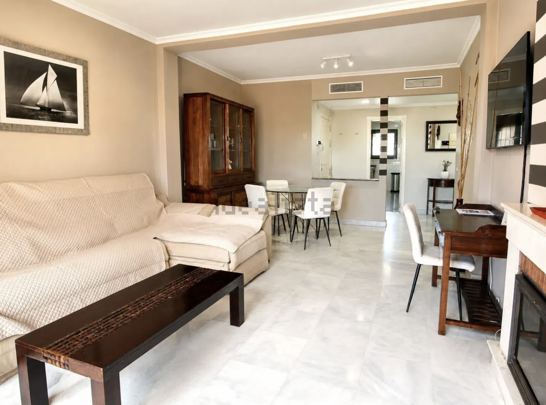 Piso de 2 Dormitorios y 2 Baños en alquiler en Estepona