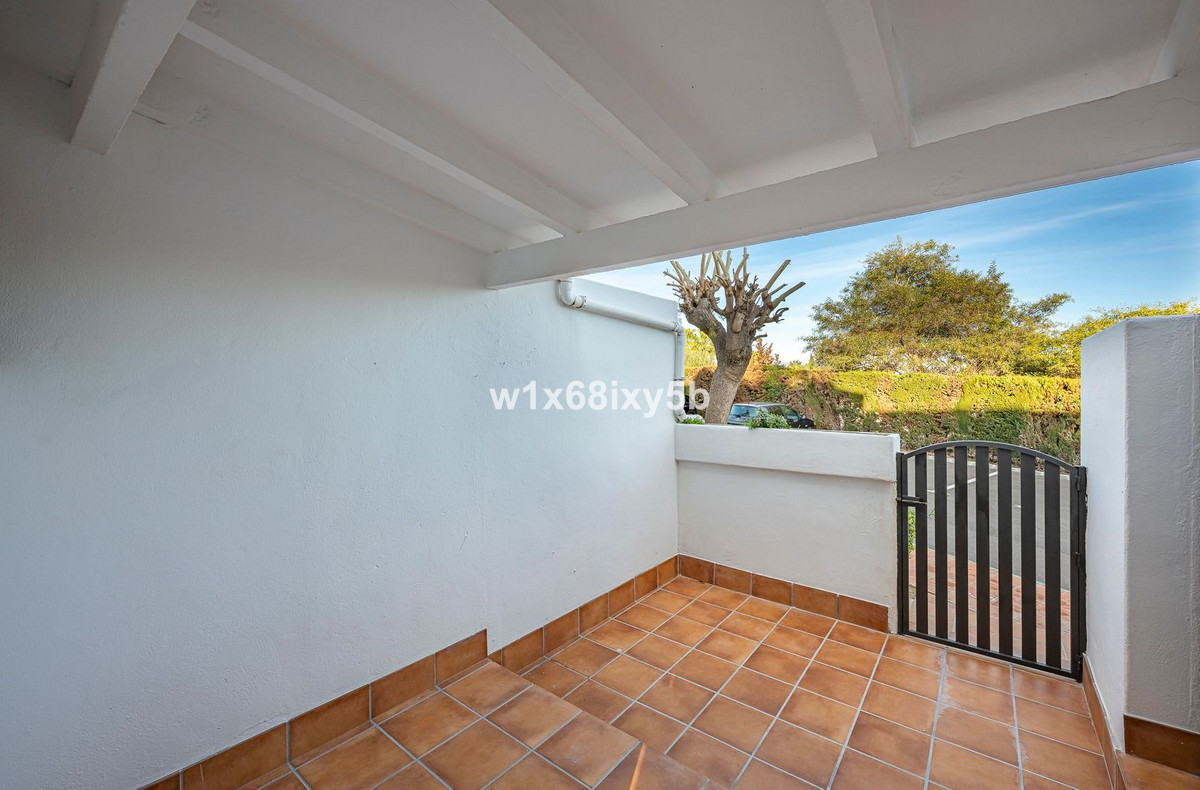 Casa Adosada de 3 Dormitorios en alquiler en Estepona