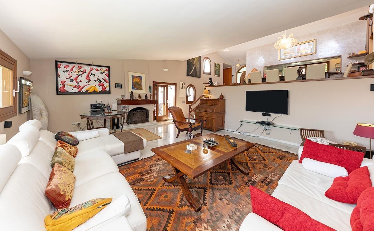 Casa de 7 Dormitorios y 6 Baños en venta en Nueva Andalucía, Marbella