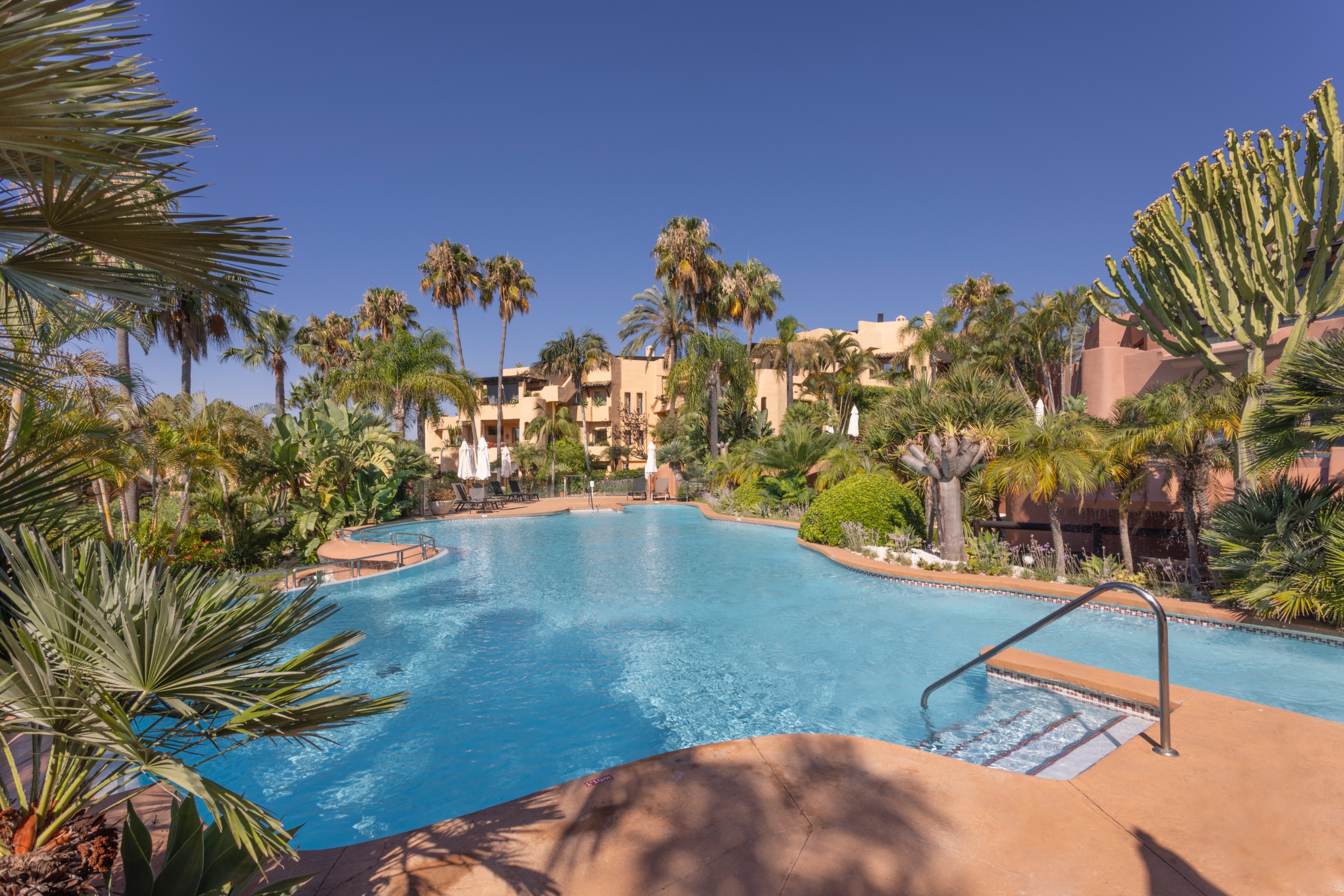 Ático de 3 Dormitorios y 3 Baños en venta en Milla de Oro, Marbella