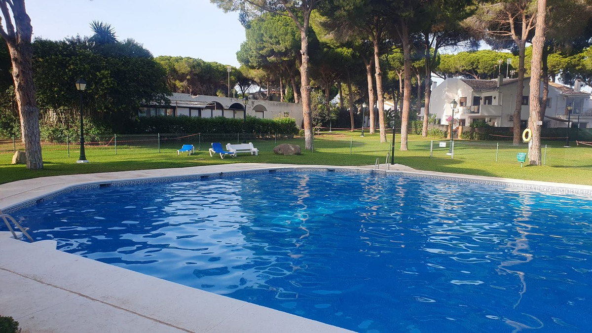 Piso de 2 Dormitorios y 1 Baño en venta en Nueva Milla de Oro, Estepona