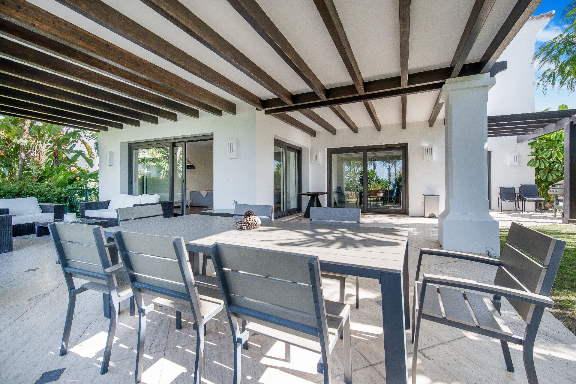 Casa de 5 Dormitorios y 4 Baños en venta en Milla de Oro, Marbella