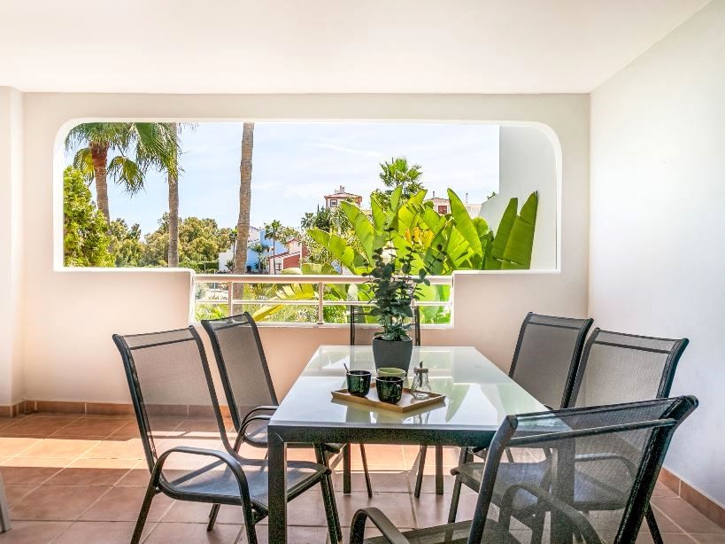 Piso de 2 Dormitorios y 2 Baños en venta en La Alqueria, Estepona