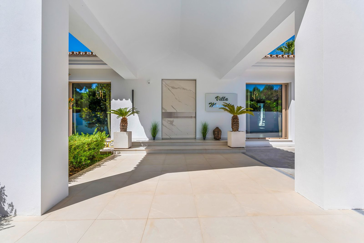 Casa de 6 Dormitorios y 11 Baños en venta en Guadalmina Baja, San Pedro de Alcántara