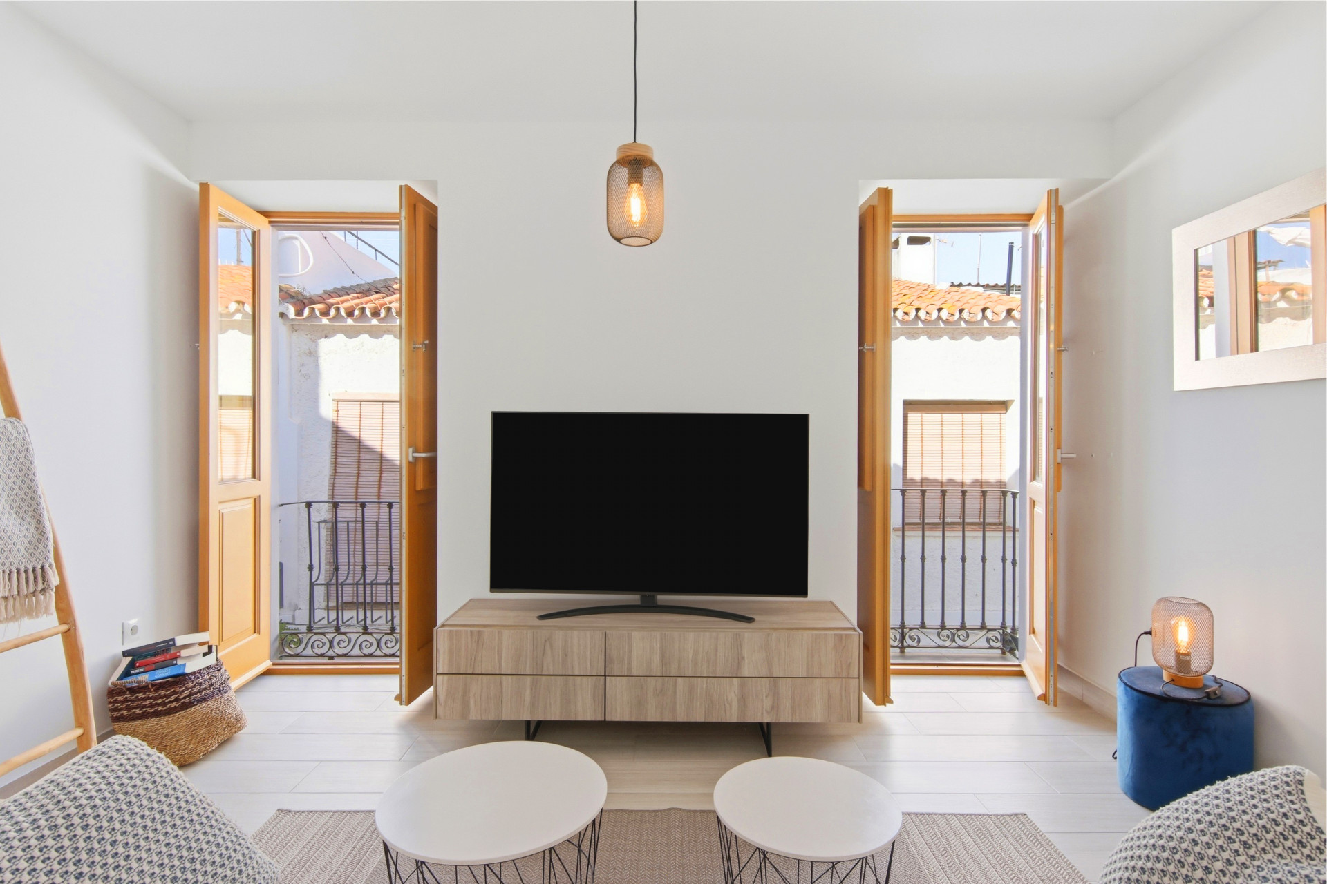 Casa Adosada de 5 Dormitorios en venta en La Alqueria, Estepona