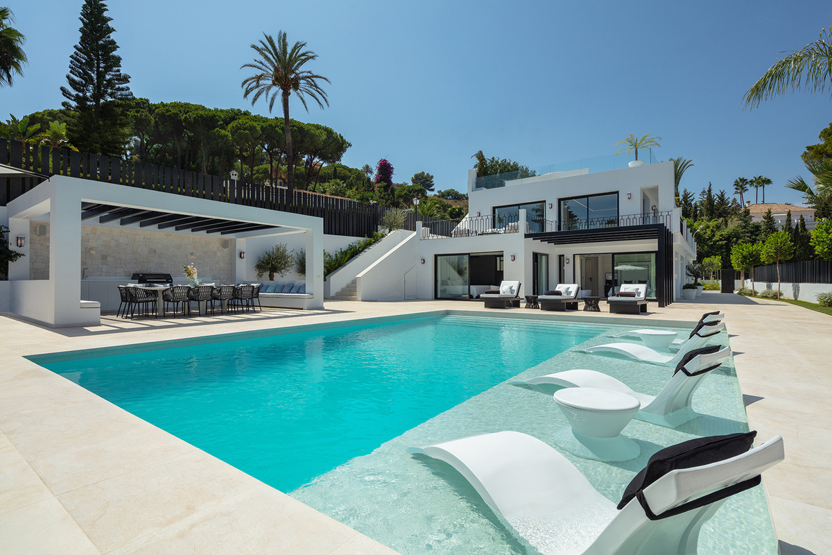 Casa de 5 Dormitorios y 5 Baños en venta en Nueva Andalucía, Marbella