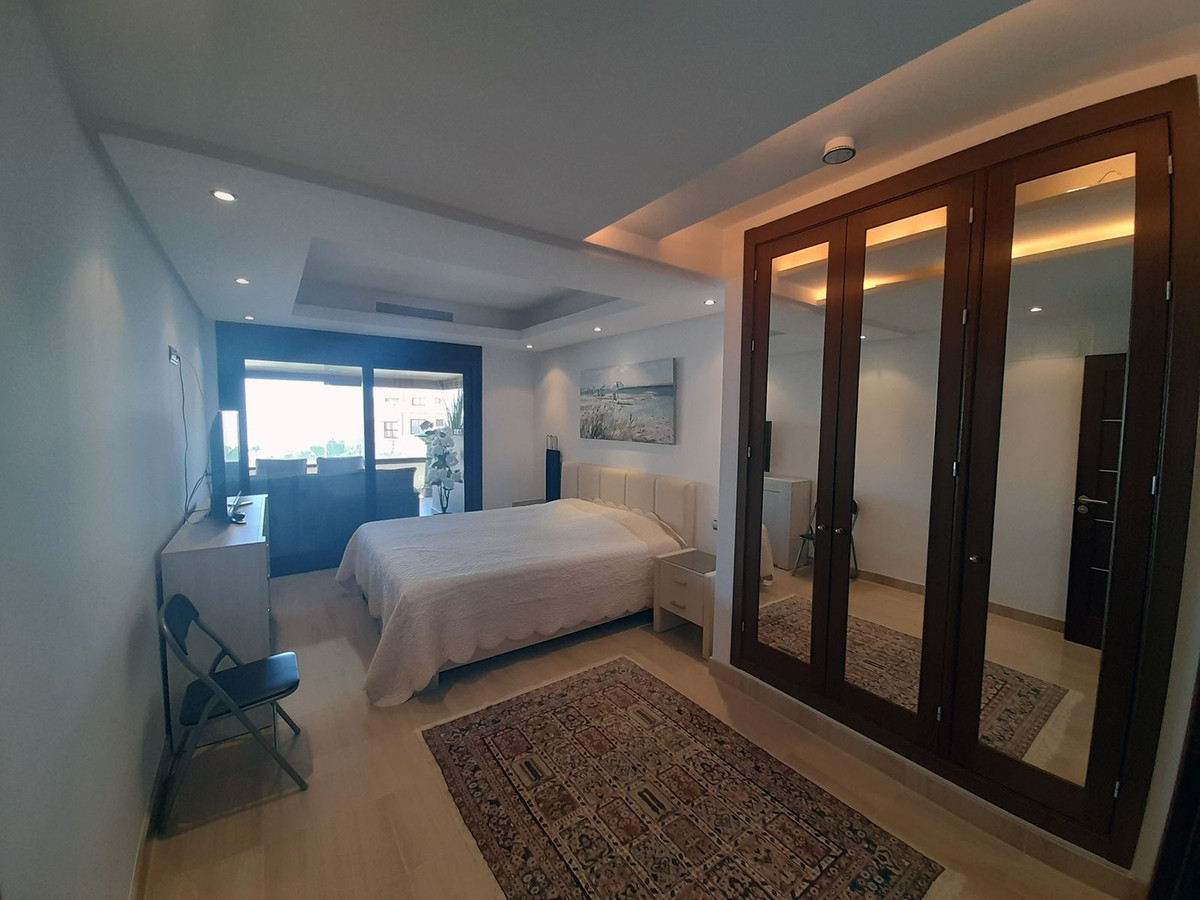 Piso de 2 Dormitorios en venta en Estepona