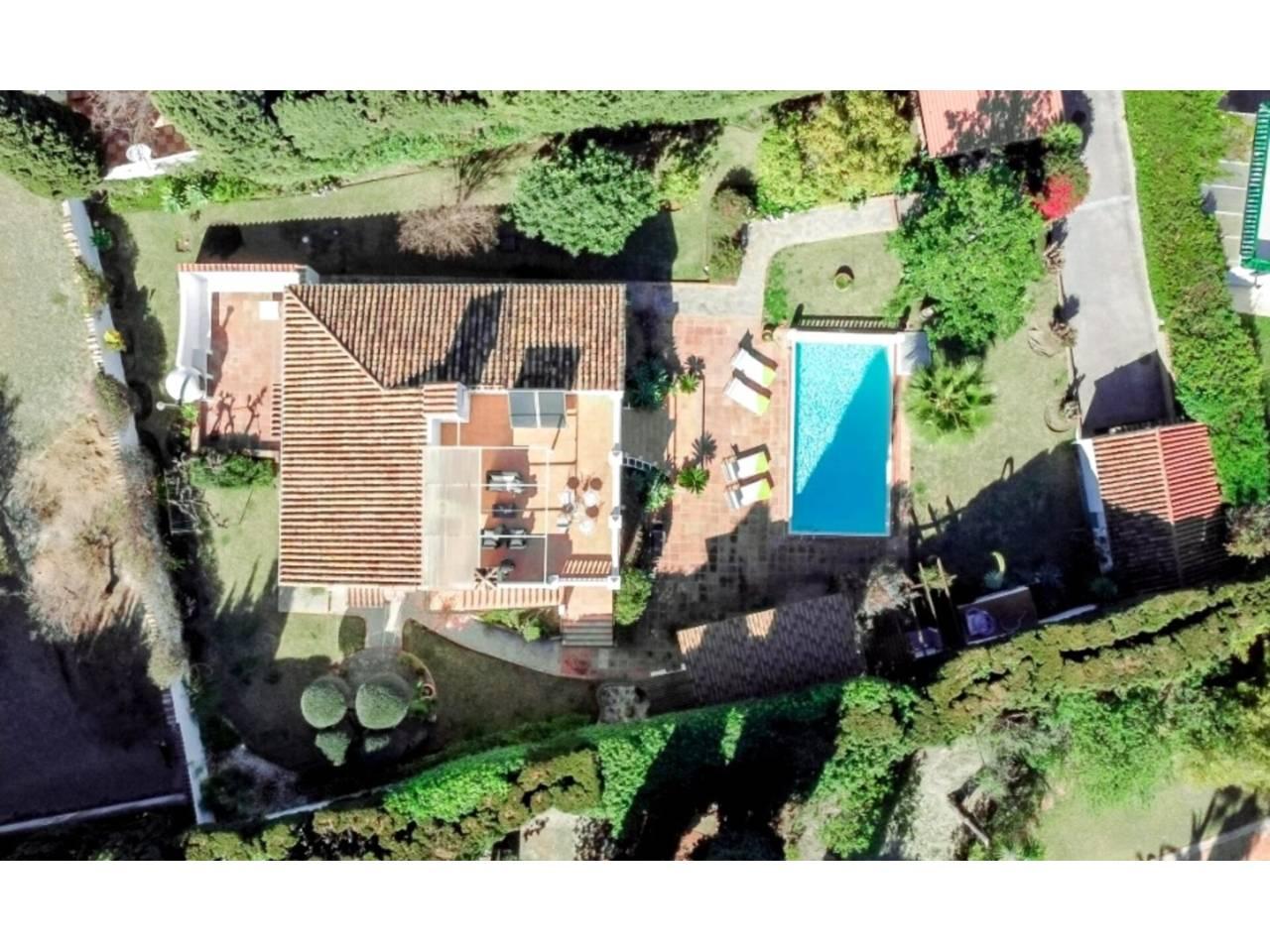 Casa Adosada de 4 Dormitorios y 2 Baños en venta en Nueva Andalucía, Marbella