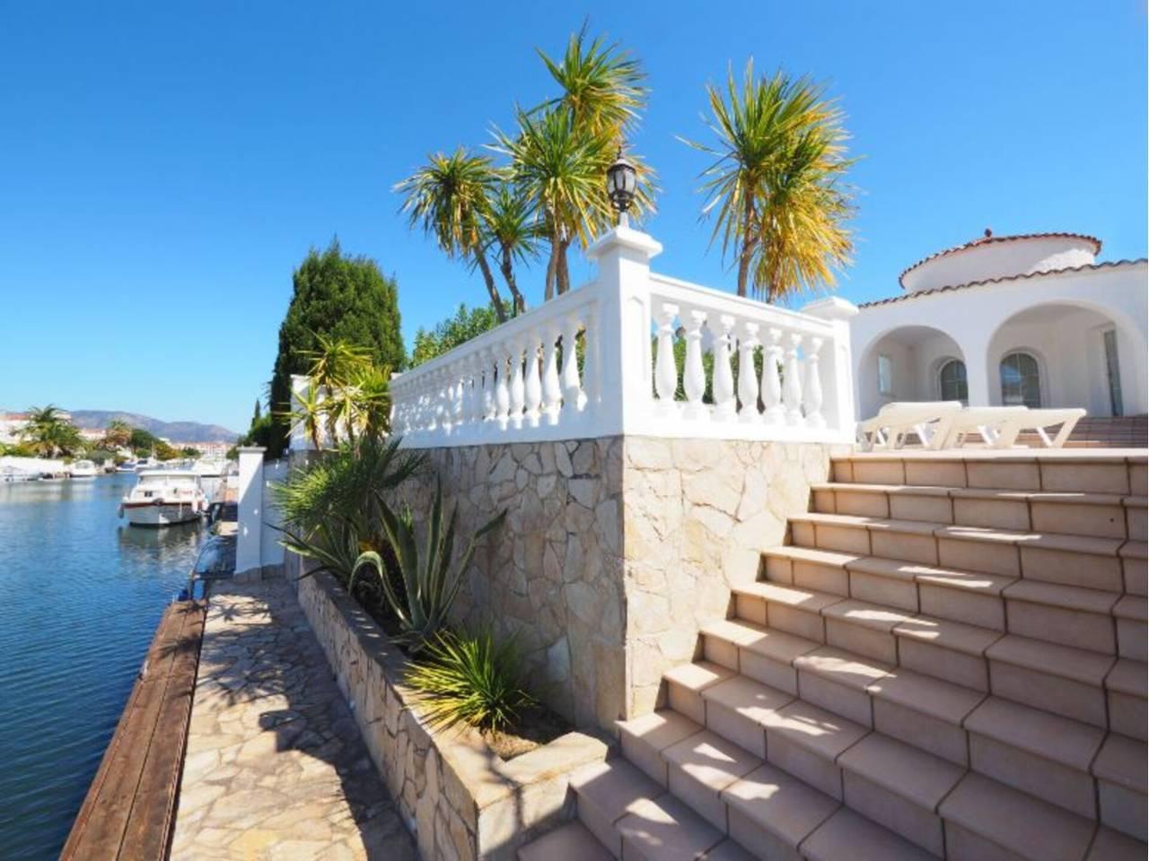 Casa Adosada de 3 Dormitorios en venta en Empuriabrava