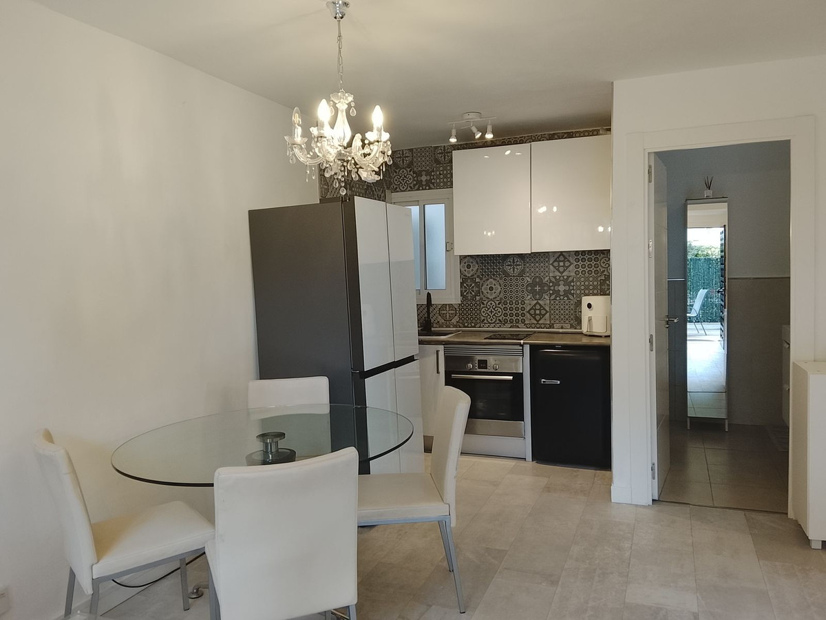 Piso de 2 Dormitorios y 1 Baño en venta en Nueva Milla de Oro, Estepona