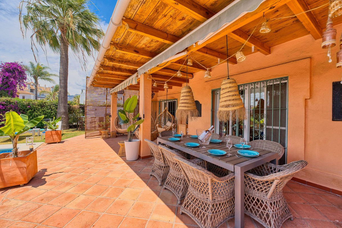 3 Bed, 2 Bath - Villa for Sale in El Rosario, Marbella