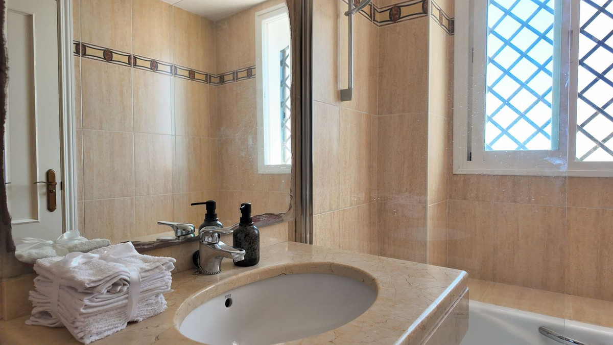 4 Bed - Townhouse for Sale in Benalmadena