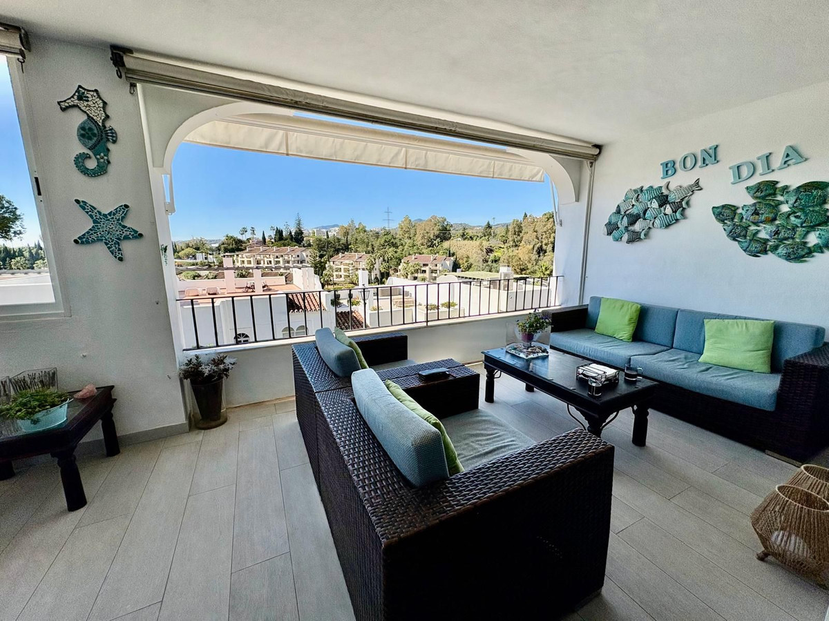 Piso de 2 Dormitorios en venta en La Quinta, Benahavís