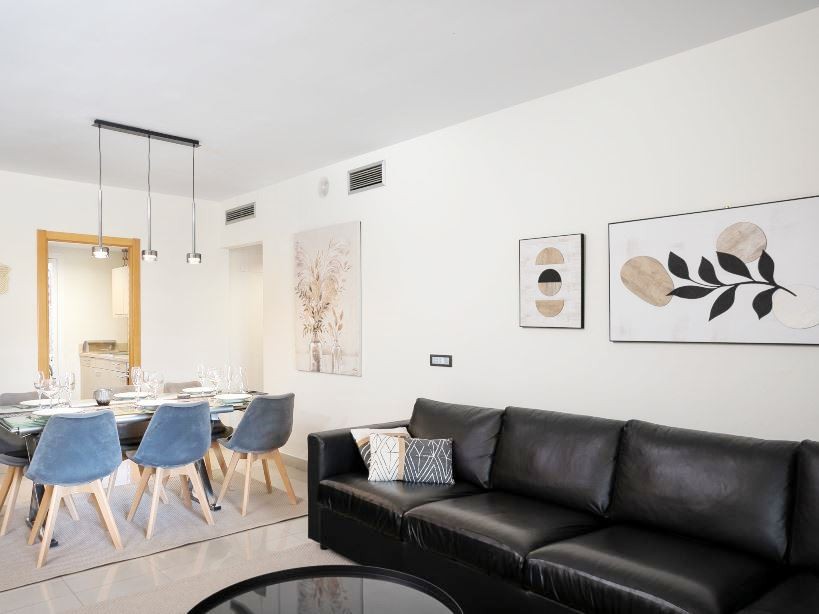 Piso de 2 Dormitorios y 2 Baños en venta en La Alqueria, Estepona