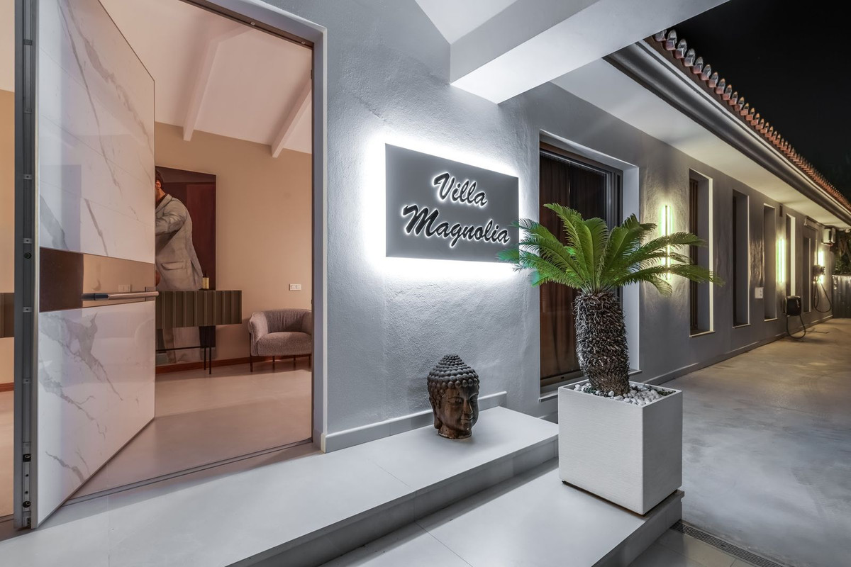 Casa de 6 Dormitorios y 11 Baños en venta en Guadalmina Baja, San Pedro de Alcántara