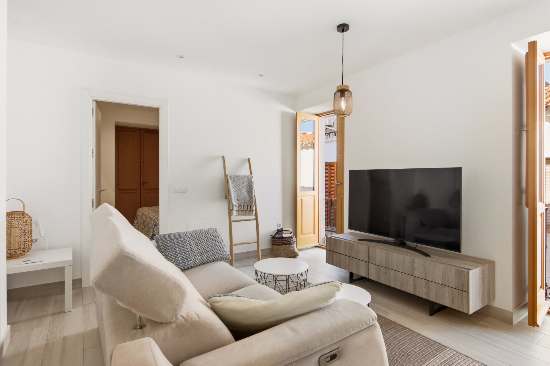 Casa Adosada de 5 Dormitorios en venta en La Alqueria, Estepona