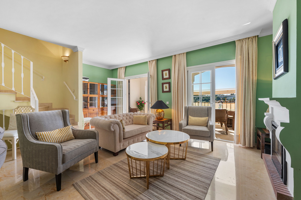 Casa Adosada de 3 Dormitorios y 2 Baños en venta en Nueva Andalucía, Marbella