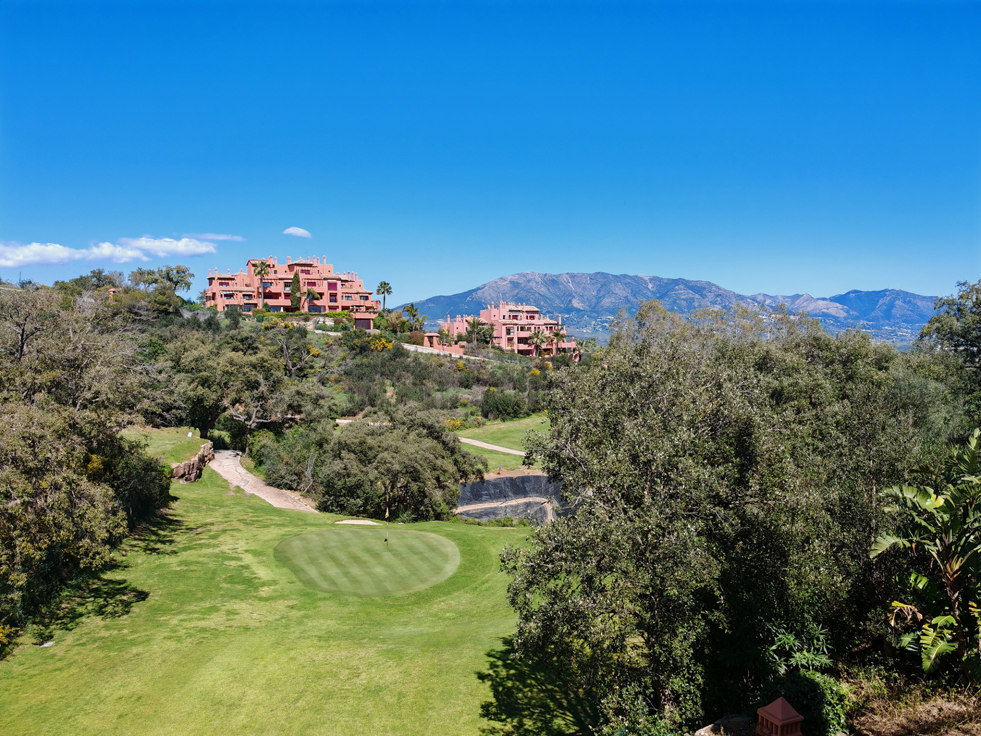 Casa Adosada de 3 Dormitorios y 3 Baños en venta en La Mairena, Marbella