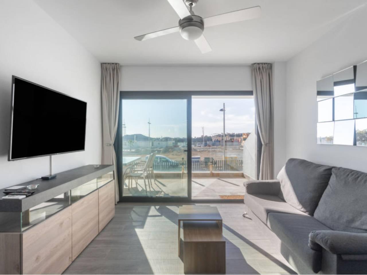 Casa Adosada de 4 Dormitorios en venta en Benidorm Centro Urbano