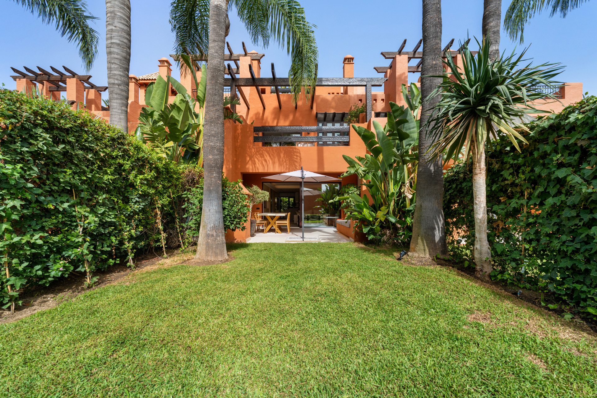 Casa Adosada de 4 Dormitorios y 3 Baños en venta en Milla de Oro, Marbella