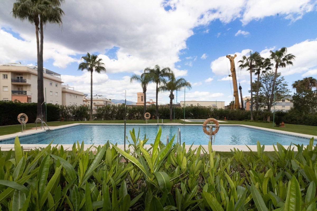 Piso de 2 Dormitorios en venta en Estepona