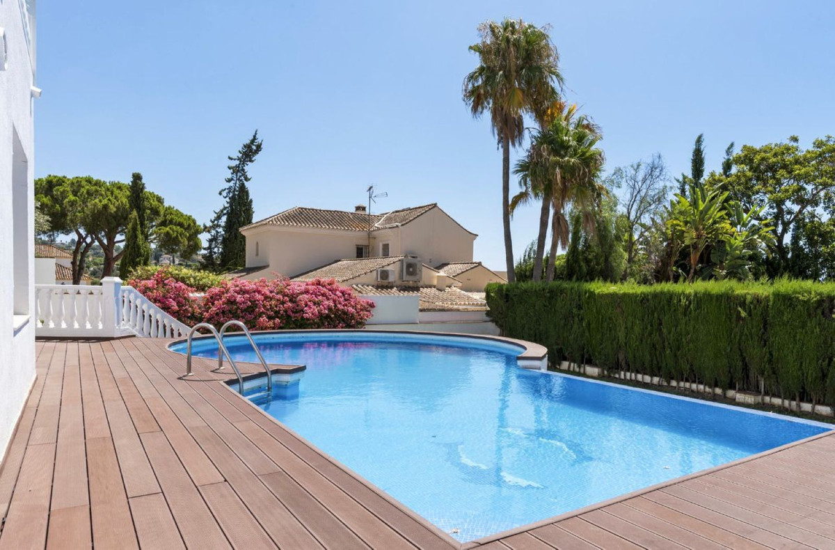 Casa de 5 Dormitorios en venta en Elviria, Marbella