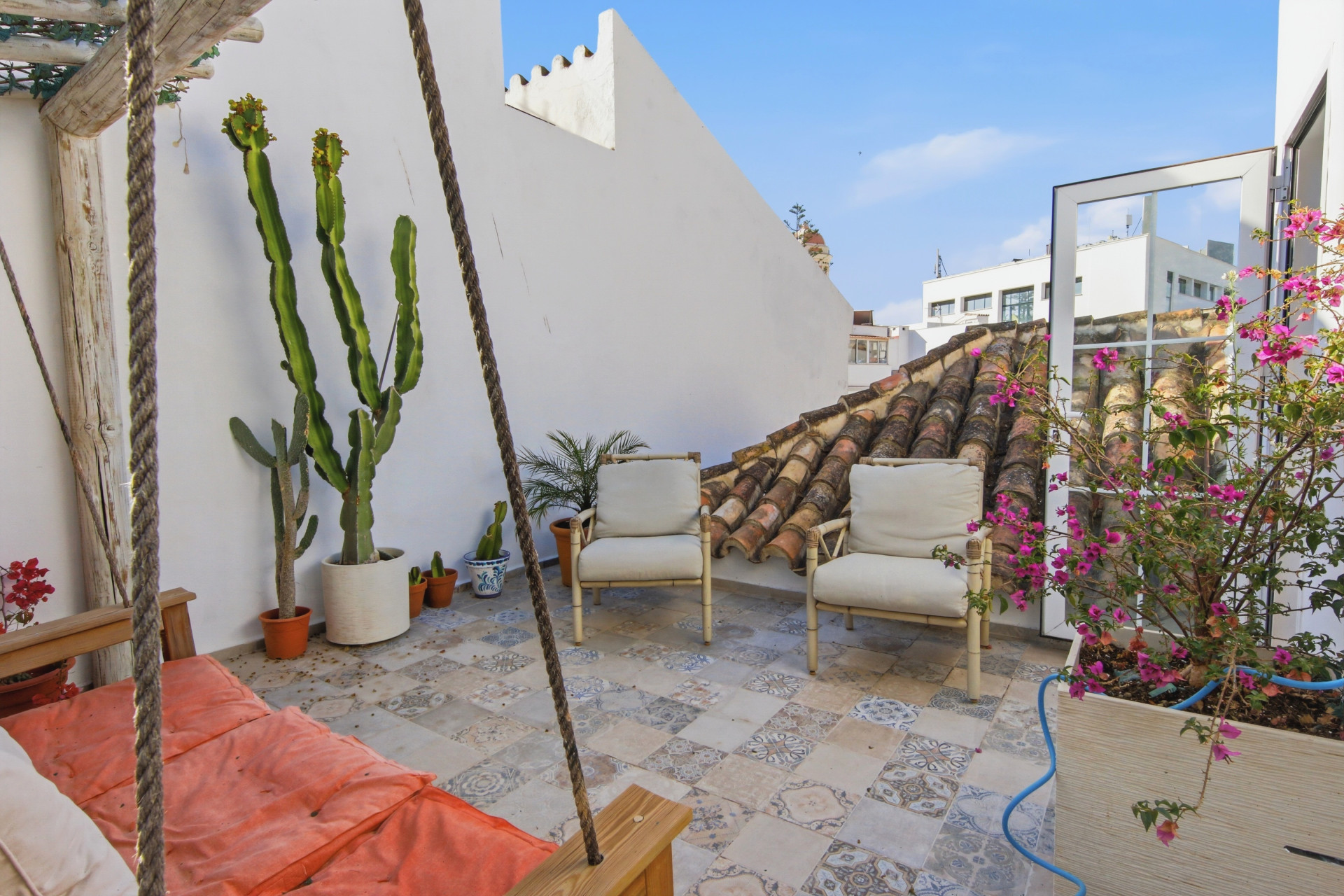 Casa Adosada de 4 Dormitorios en venta en La Alqueria, Estepona