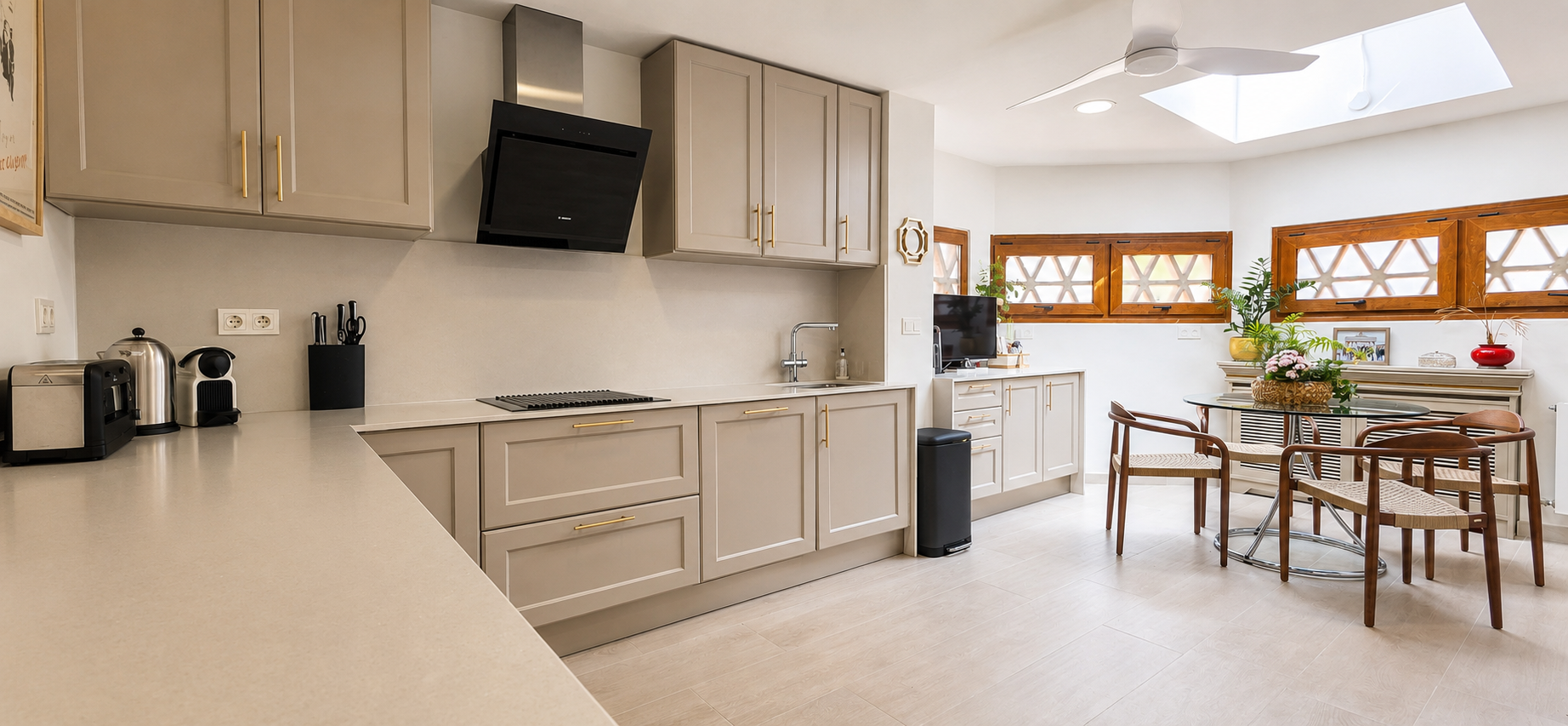 Casa de 5 Dormitorios y 4 Baños en alquiler en Milla de Oro, Marbella