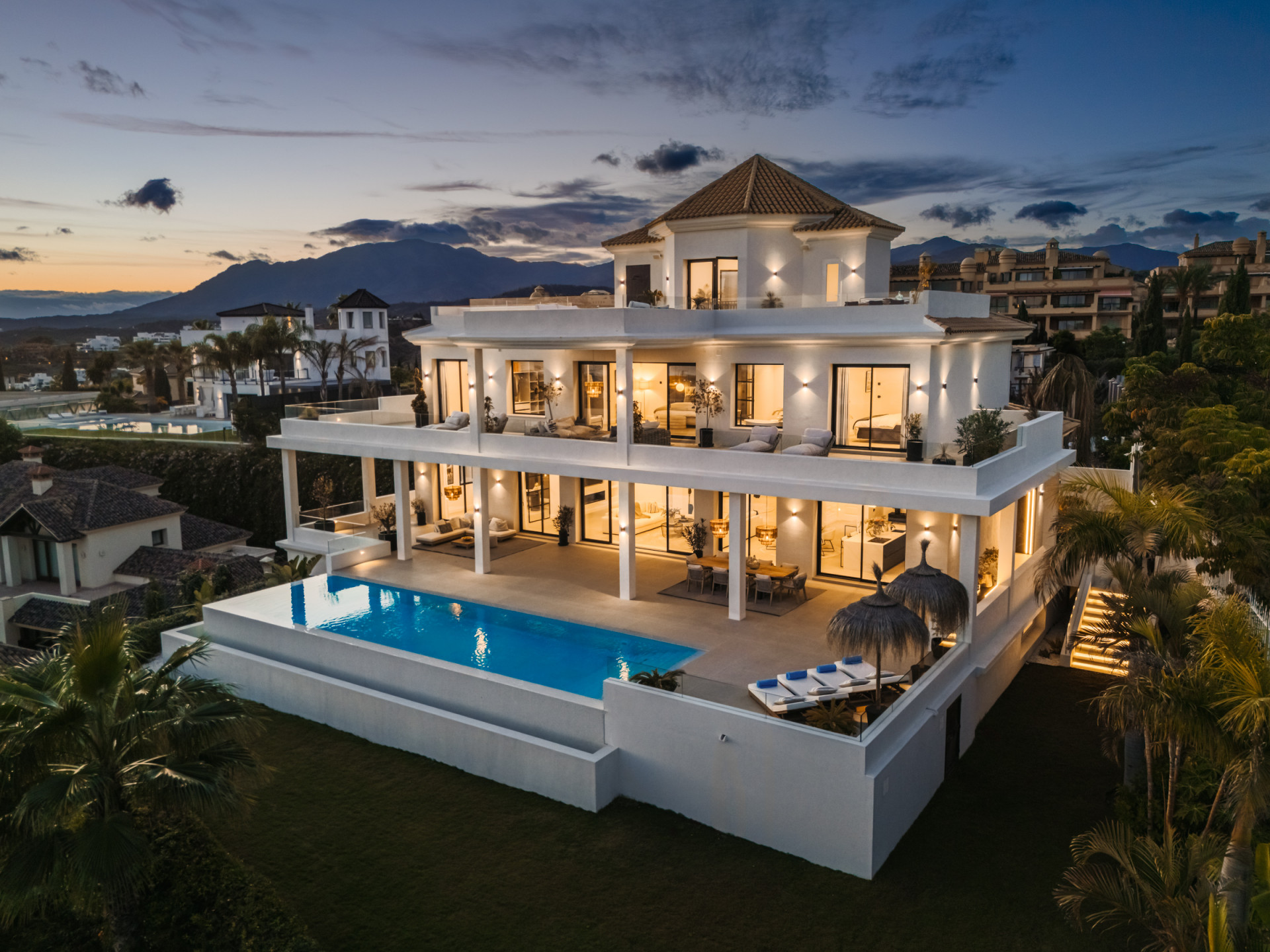 Casa de 8 Dormitorios y 9 Baños en venta en Los Flamingos, Benahavís