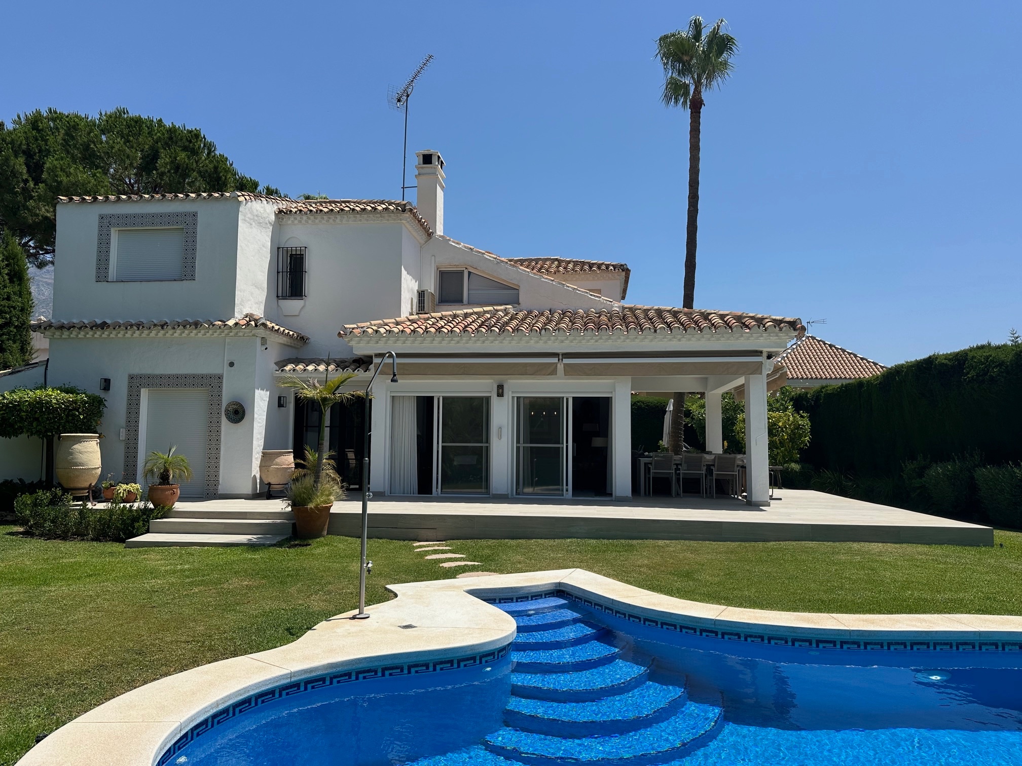 Casa de 5 Dormitorios en venta en Nueva Andalucía, Marbella