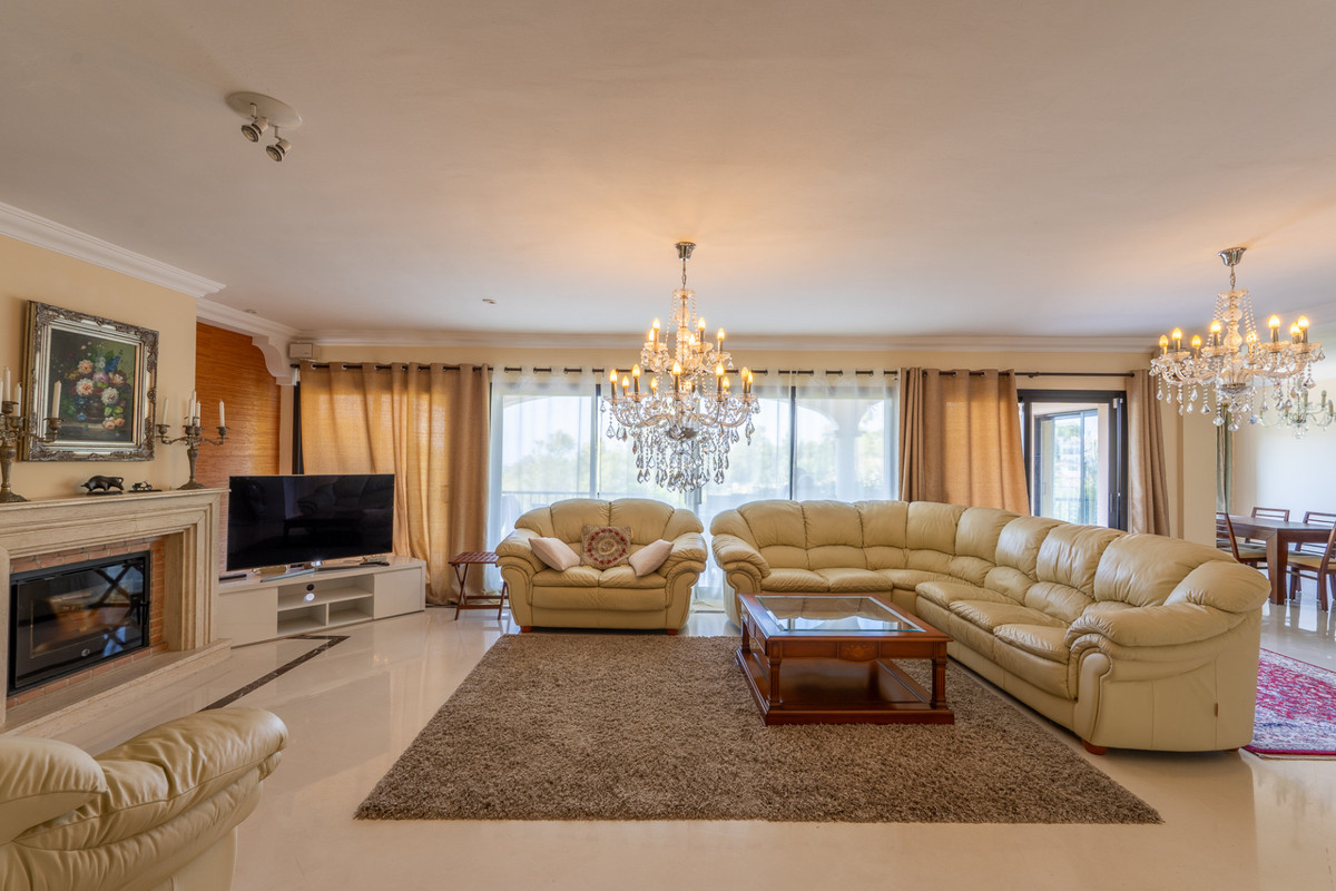 Casa de 8 Dormitorios y 9 Baños en venta en Benahavís